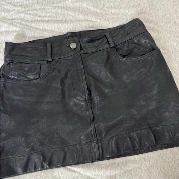 VINTAGE DOLCE & GABBANA BLACK LEATHER MINI SKIRT - Picture 6 of 10